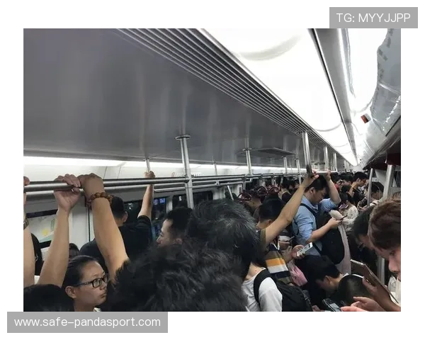 下班地铁上也能畅看足球直播 手机观赛技巧一次全掌握